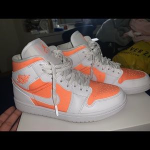 Jordan 1 MID